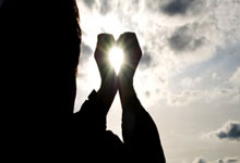 配资平台网址:开户怎么买创业板股票-六大黄金珠宝公司上半年总净利52亿元：老凤祥、中国黄金业绩齐跌 老铺黄金狂飙